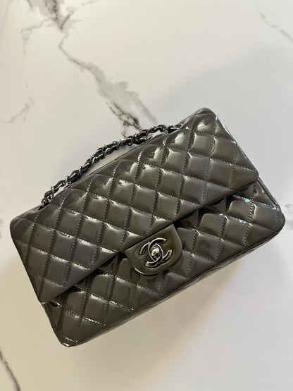 Chanel double flap patent bag (gray/small size)